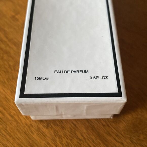 The Oud Lounge Parfum - Picture 3 of 6